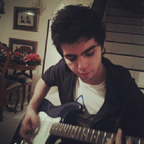 Estudiante de Ingeniería de Sonido // Guitarrista por pasión