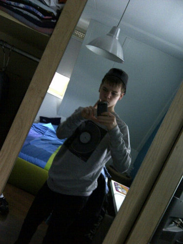 _streakershit's profile picture. .    BB ping : 25A7AE17