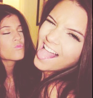 Kendall || 17 || I don't bite. (: