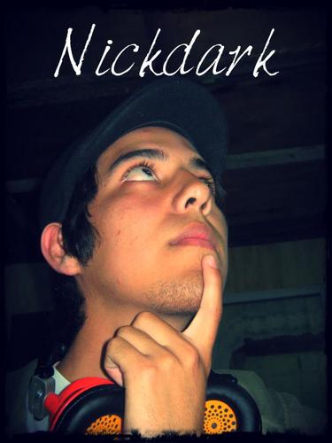 Soy una persona tranquila, me gusta cocinar, jugar (especialmente lol :3) y me encanta el anime.
