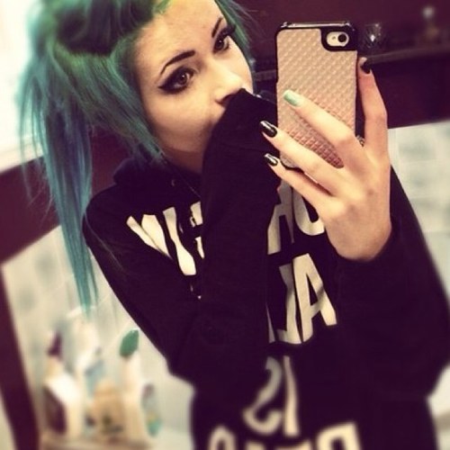 Hey my names alice ^.^ I love music and dancing (hip hop and jazz). Kellin Quinn is amazinly hot.