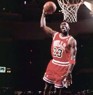 Hi,sono un chicago bulls adoro micheal jordan e tutti gli altri idoli insomma loro sn un pochino tutto per me. Io sono vincenzo ho 16 anni e vivo a Roma! Ciao