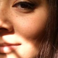 Bieneketwit's profile picture. 'The higher the heel, the closer to God'  ***  'Altijd lente'