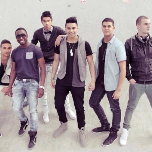 TITANIUM ARE BABES XOX owners: @janoskiansbaeby and @fairytalezayn 3/6