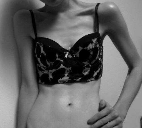 starving myself, was recovered, became the fatty, now a relapsed anorexic, 5'3, 107lbs
