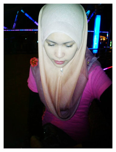 Cantik WANITA itu bukan untuk DITAYANG dan DITUNJUK-TUNJUK. Tapi untuk DISYUKURI dan DISEMBUNYI. Tersembunyi dari 'PENCURI' yang x pernah PUAS nafsunya..♥