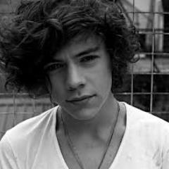 actor signer famous signer one direction  music lover