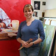 British portrait painter telling individual personal stories through large-scale portraits, revealing aspects of humanity or human experience.