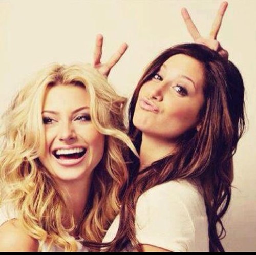Ser bella es cuestión de actitud y no de maquillaje.♥ Síguenos te gustaran nuestras frases ♥