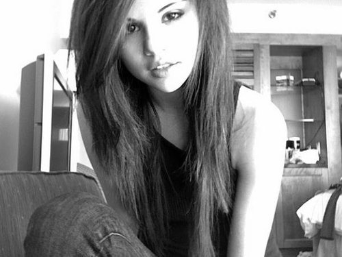 lesli02927482's profile picture. aller follow @laauriieee et je follow back 

j'ai peut etre 18 ans mais j'aime les one direction alors un probleme ?! 3