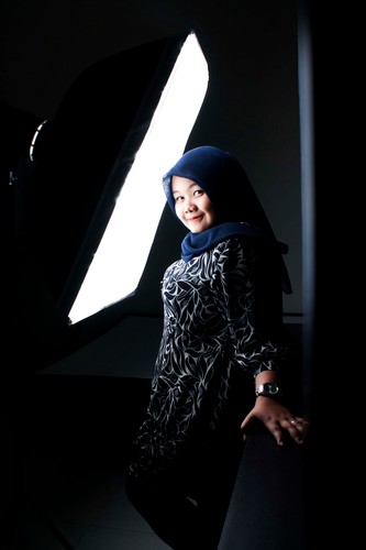Seorang wanita sejati berumur 17th. Calon sutradara yg menyebut dirinya pitar dan creative. Sang pemimpi, menyukai lollipop, B.O.R.O.S tapi Ramah Lingkungan :D