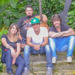Entre mais de 7 bilhoes de pessoas no mundo,meu coração escolheu vcs pra amar Ofc:por @TatyCirelli dia 21/10/2012 Padrinho: @IgorNabhan