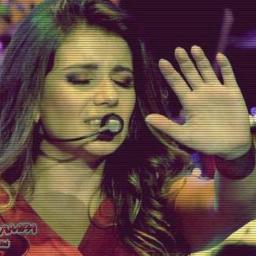 Acredito no sentimento,na composição,no poder da música e no processo de causa e efeito das coisas.
Fã desde 2010... @PaulaFernandes7