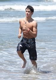 I'm a Spanish girl who is in love with this lovely guy...Booboo! I really like him :-) follow me & I'll follow back :D