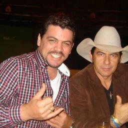 Vocês são tudo o que um dia eu pedi á Deus pra mim! Simplesmente são a Minha alegria @BRENNO_REIS e @MarcoViolaReal Amor eternamente!