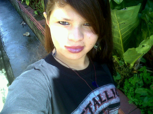 Emm a ver de mi.. Soy scout! es lo q mas amo en mi vida al igual que la musica es todo para mi! Ps soy excentrica pero sin llamar mucho la atencion =D♪