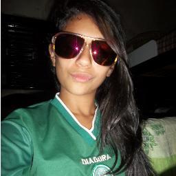 Sempre q estiver triste,lembre-se q alguém é feliz pelo simples fato de vc existir!