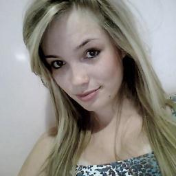 A vida mostra que você é forte o suficiente. Ela te prova que tudo o que você passou, só serviu de experiência, e que você tem valor diante de tudo.