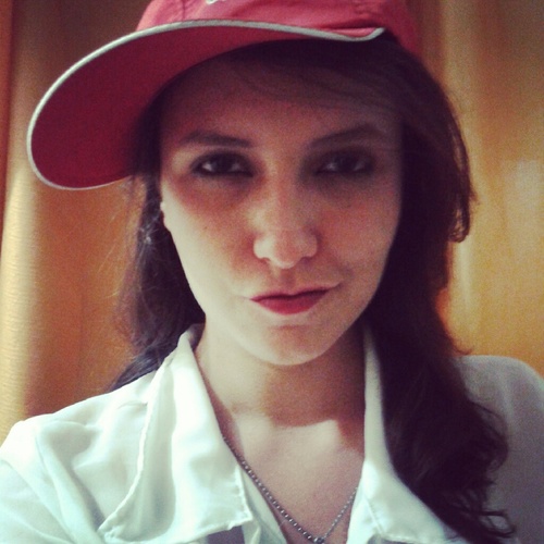 'Leonina, louca e revoltada. Não saio por aí beijando Sapos, nem espero pelo Príncipe Encantado. Meu conto de fadas é minha realidade. Sem mais.