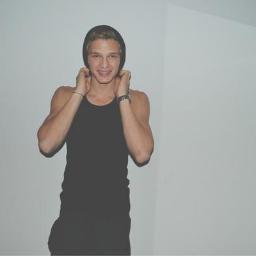 Singer.Lovee Cody and his songs ♥   @CodySimpson's new album #PARADISE out now ♥ Pick up a copy in stores or online: http://t.co/6QEPXnfo