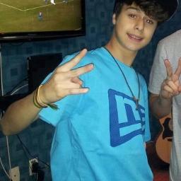 Sim,eu amo o @_pedronegrini_ Problem ? , Não sou perfeita (:
