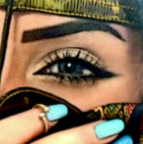 ايحقَ ليَ الرحيل عندمآ أرىَ من اكتفيتَ به يبحث عن غيري ،،/ ♥