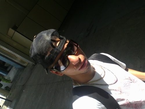 C.A.N.C.E.R.I.A.N.O.

 Mlk bagunceiro..Romantico.. Amante de musica eletronica..Viciado em game..Estilo Mlkaoo 

 ;D