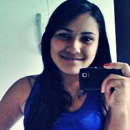 Talvez não fale de amor 
Mas é algo que sinto aqui dentro ♫