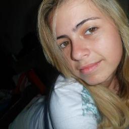 Você apareceu, com um jeito lindo e encantador,
E foi me envolvendo em uma prisao que eu chamo de Amor......
            { ___Now&Forever____­ }