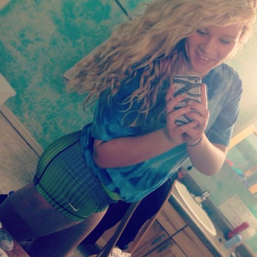 Hello I am Jessica(: I love my life(: follow I follow back(: Instagram, keek, kik. @jessielovessport