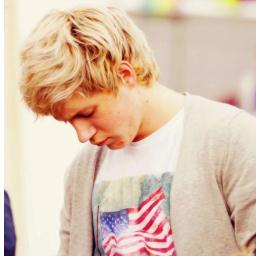 -I'd rather be called a boy and play with paper airplanes than be called a man and play with a girl's heart---- Niall Horan 
0/5
Directioner/Belieber