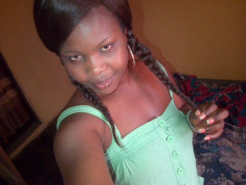 Am happiness from nigerian from a family of 7 nd am of the last child still in school but done wit my OND in mass com I love to meet new frds•