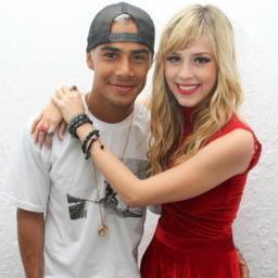 Esquecer vocês seria: perder a minha identidade, mudar a minha personalidade, apagar a melhor parte da minha vida… Tudo isso porque eu amo vcs!
Sophia & Micael