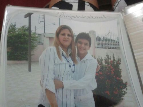 ayron maciel , 12 anos sou inteligente e amo teatro e tenis de mesa e quando crescer vou ser milionario