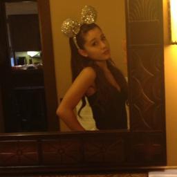 i love selena and ariana and victoria they are amazing