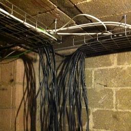 Maisonquitweet's profile picture. Je suis la première maison qui tweet. Mes habitants sont un peu fêlés. Je cherche des camarades maisons ou appartements.