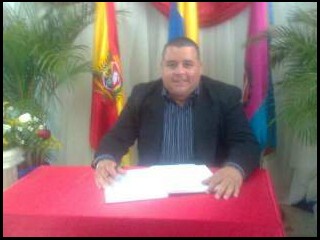 Musico-animador-abogado-locutor-asesor legal-organizador de bailes y eventos.