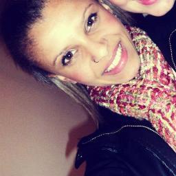 19, ariana , hiperativa . chata, chorona, musica, Tumblr , câmera , salto, amigos , esmalte , celular , sorriso , chocolate, coca-cola , praia  .