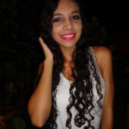 Eu desci a ladeira pra ver o que tinha por lá
E voltei pra poder te contar que eu sempre vou voltar
Não há lugar melhor no mundo que o nosso lugar ♪