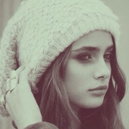 ImPrimrose_'s profile picture. I live with my sister Katniss, in District 12. My sister protected me from this cruel world.  ( The Hunger Games RP acct. )