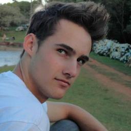 Esse twitter é apenas uma das formas de expressar um pouco do carinho que sinto por esse cantor, é uma pessoa incrível. ♥ Dona: @Jaquee_FS