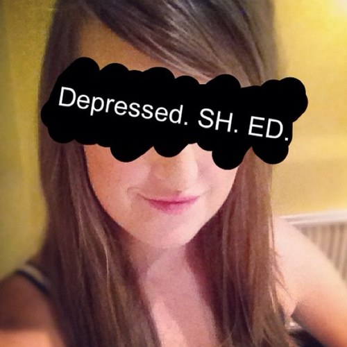 21. UK. Severe battle with self harm and despression. Constant battle with life. I'm here for anyone who wants to talk ❤
