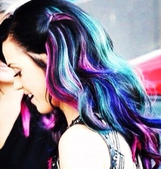 My idol felt my other idol's ass. By the way, it was warm, and lovely, and perfectly bouncy... #katycat #belieber