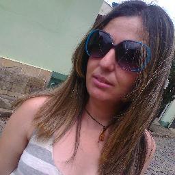 Mineira, 33 anos, formada em Educação Fisíca. Amo Deus, minha Família e meus Amigos. São Paulina e FANÁTICA por musica.