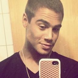 Tenho 14 anos, e sou completamente, inesplicavelmente  apaixonada pelo Micael Leandro de Farias Borges, e amo o casal Somic *-*