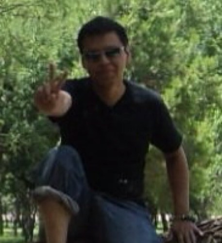 Matemático, Mexicano, afín al floss, usuario de debian, emacs y demás.