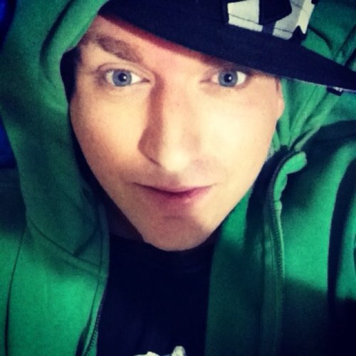 I'm Jesse Burns, I'm canadian 🇨🇦 i love networking tiktok: jesseburnsxx