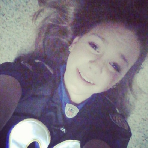 Im a flyer in cheerleading , I play volleyball. fck you if you dont like me , i dont really care.