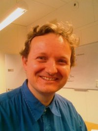 Co-founder av Catenda AS. Doktorgrad i økonomi.