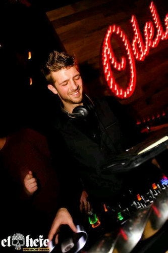Founder- I Love House Tuesdays & @AZafters.                                         Playing the groove that makes you move. Its all about the #HouseMusic